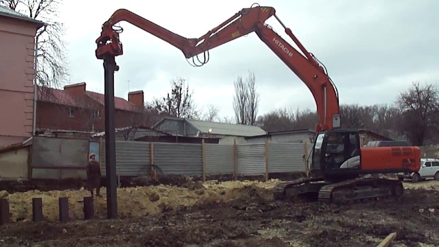 ВИБРОПОГРУЖАТЕЛЬ DPD 600T НА БАЗЕ ЭКСКАВАТОРА HITACHI 350H ZAXIS