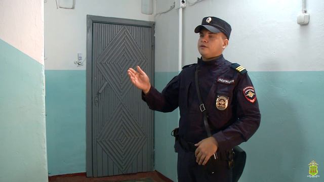 В Пензе полицейские спасли местного жителя, намеревавшегося спрыгнуть с девятого этажа