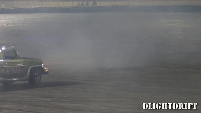 Land Cruiser Pickup Drifts at QRC - استعراض في حلبة قطر