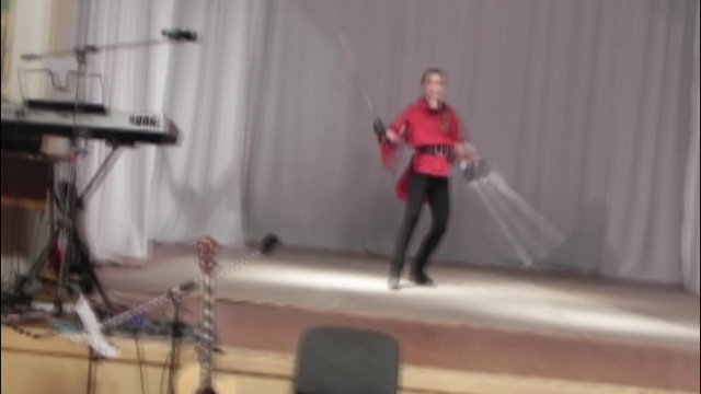 Номер с мечами