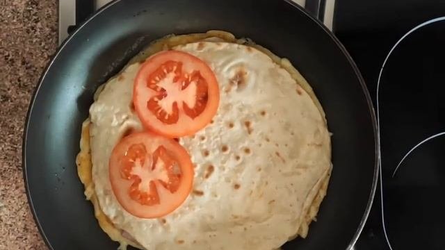 Пирог - омлет на сковороде. Очень вкусный и сытный!    Pie - omelet.    Kuchen - Omelett.