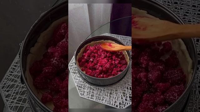 Пирог 🥧 с малиной 🍓.mp4