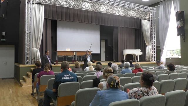 Встреча главы управы с населением 17 08 2016 часть 1