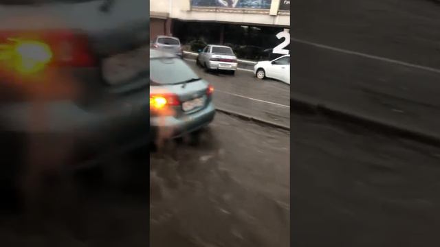 Потоп после дождя в Магнитогорске.