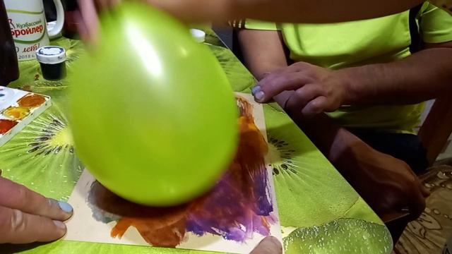 Рисоваие воздушым шаром и красками, гоашью / Drawing with a balloon and paints, goash