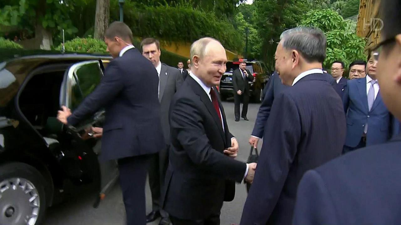 Владимир Путин с государственным визитом во Вьетнаме