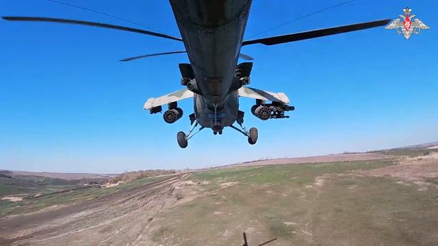 Экипаж вертолета Ми-35М успешно поразил подразделения ВСУ в зоне ответственности группировки войск