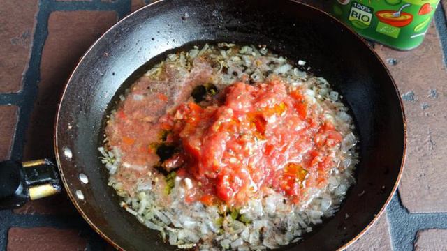 Пенне в остром томатном соусе