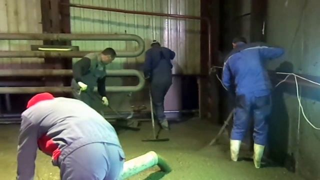 укладка бетонной стяжки пола от https://polmsk.ru/betonnye_poly