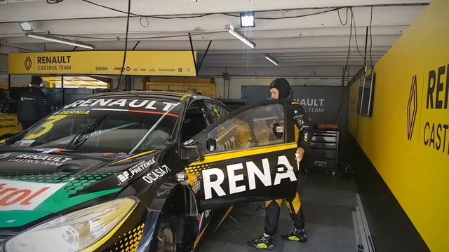 Estuvimos en el box de SuperTC2000 de Renault Castrol Team