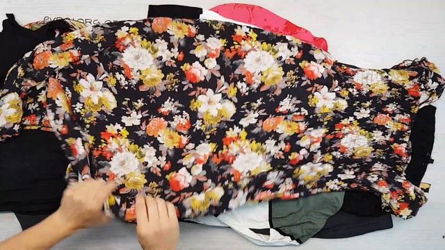 ≈  MIXED CLOTHING CREAM Герм. (Летний микс одежды М/Ж) (5 мешков в наличии) 31 9,60€