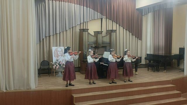 "Менуэт" неизвестный автор . Ансамбль "Rondo"