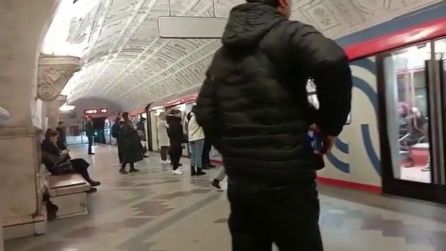 Пять минут на станции Белорусская Московского метрополитена.