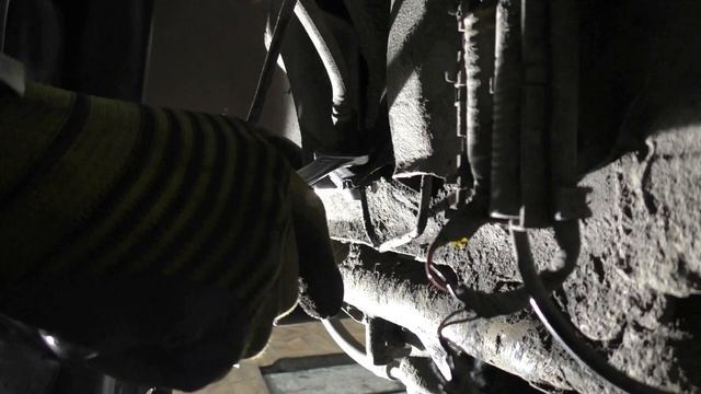 Замена тормозного шланга на примере bmw е38. Заводской 4х поршневой суппорт bmw e38.mp4