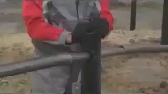 завинчивание винтовых свай ямобуром