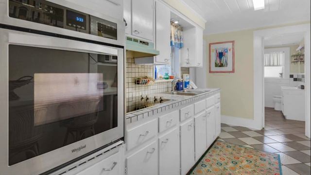 Made In The Shade | 1940s Old Florida-Style Seagrove Cottage