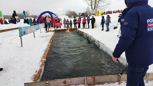 На озере Красном в Кемерове прошел криатлон «Снегориада»
