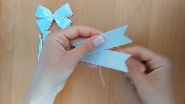 Делаем пышный бант из лент. We make a lush bow of ribbons
