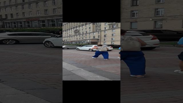 Водятелы на тротуарах Санкт-Петербурга #Shorts