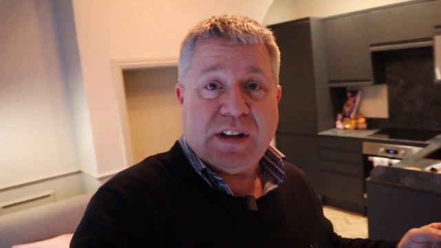 EF-M vLog Lens Comparison Canon M50 Sigma 16mm F1.4 Canon 15-45mm F3.5 6.3 | Rovin Chestnut