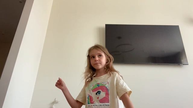 Села на правый шпагат! Элементы фигурного катания 2 часть