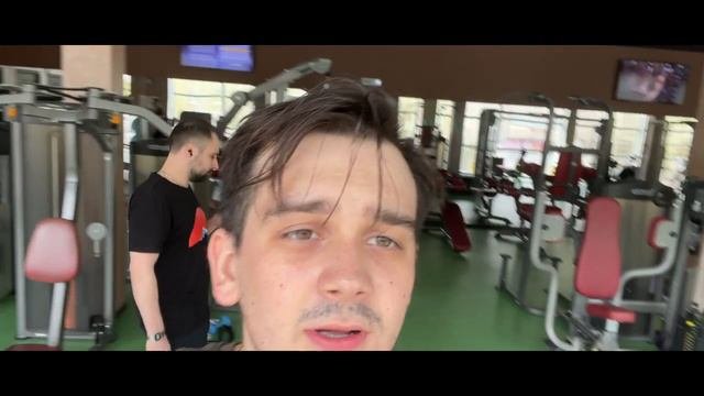 Толстяки страдают в зале на протяжении 13 минут