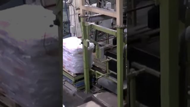 Биг-бэги, мягкие контейнеры. Фасовка сыпучего груза. Затарка биг-бэгов в морской контейнер. ХИМПЭК