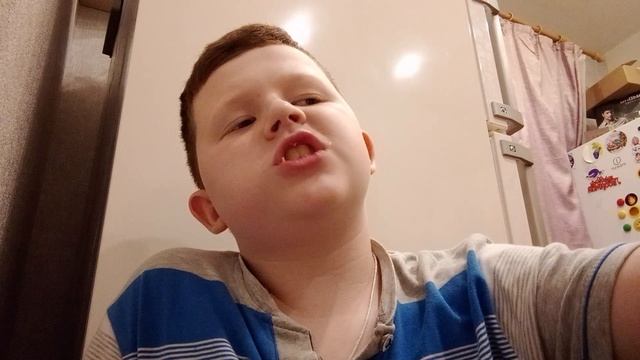 пробую разную еду