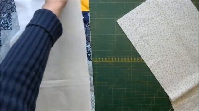 Шьем подушку-конфетку из блока барджелло.
