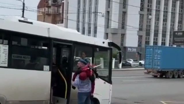 Уже Dead, но еще не в Pool: во Владивостоке десантник тонко намекнул, что американским супергероям с