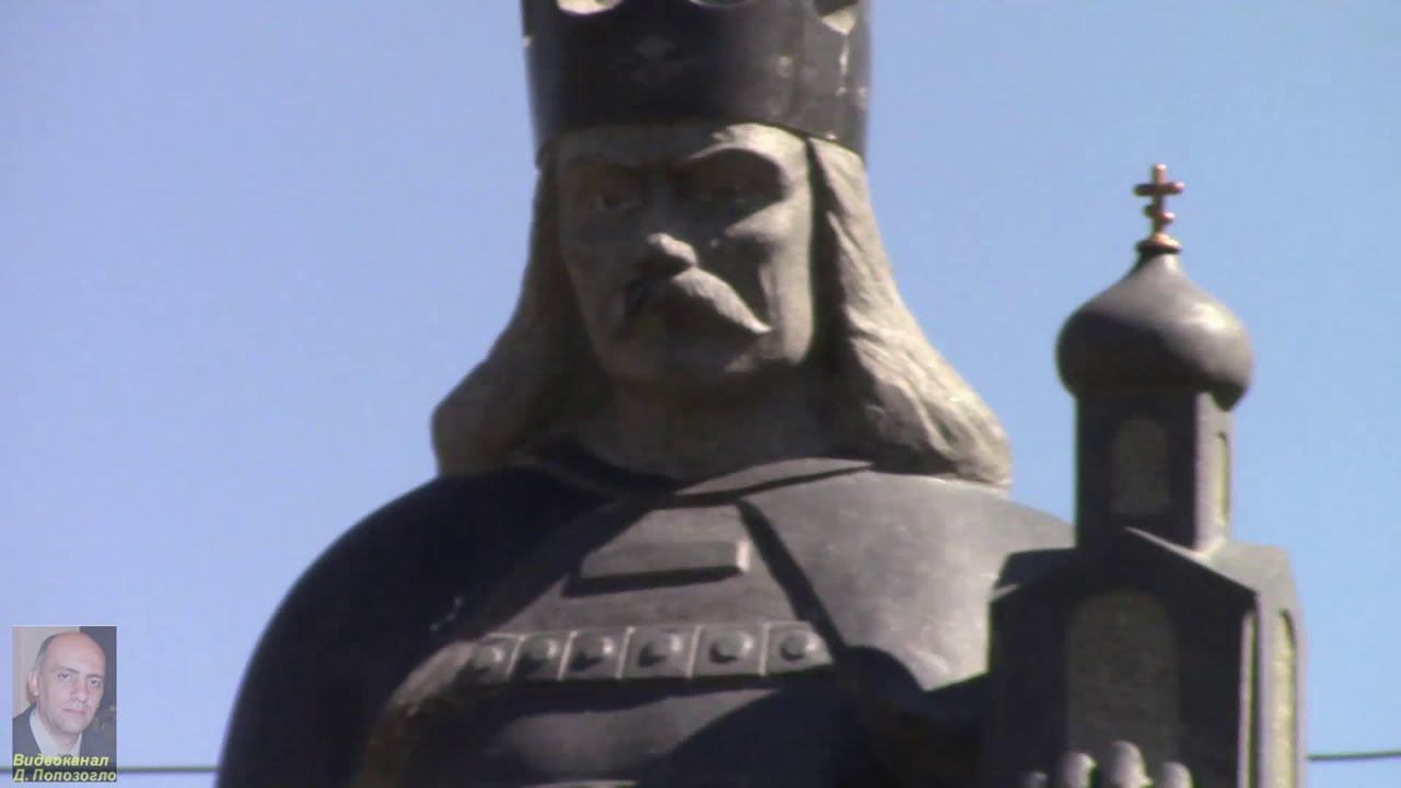 У входа в монастырь Каприяны