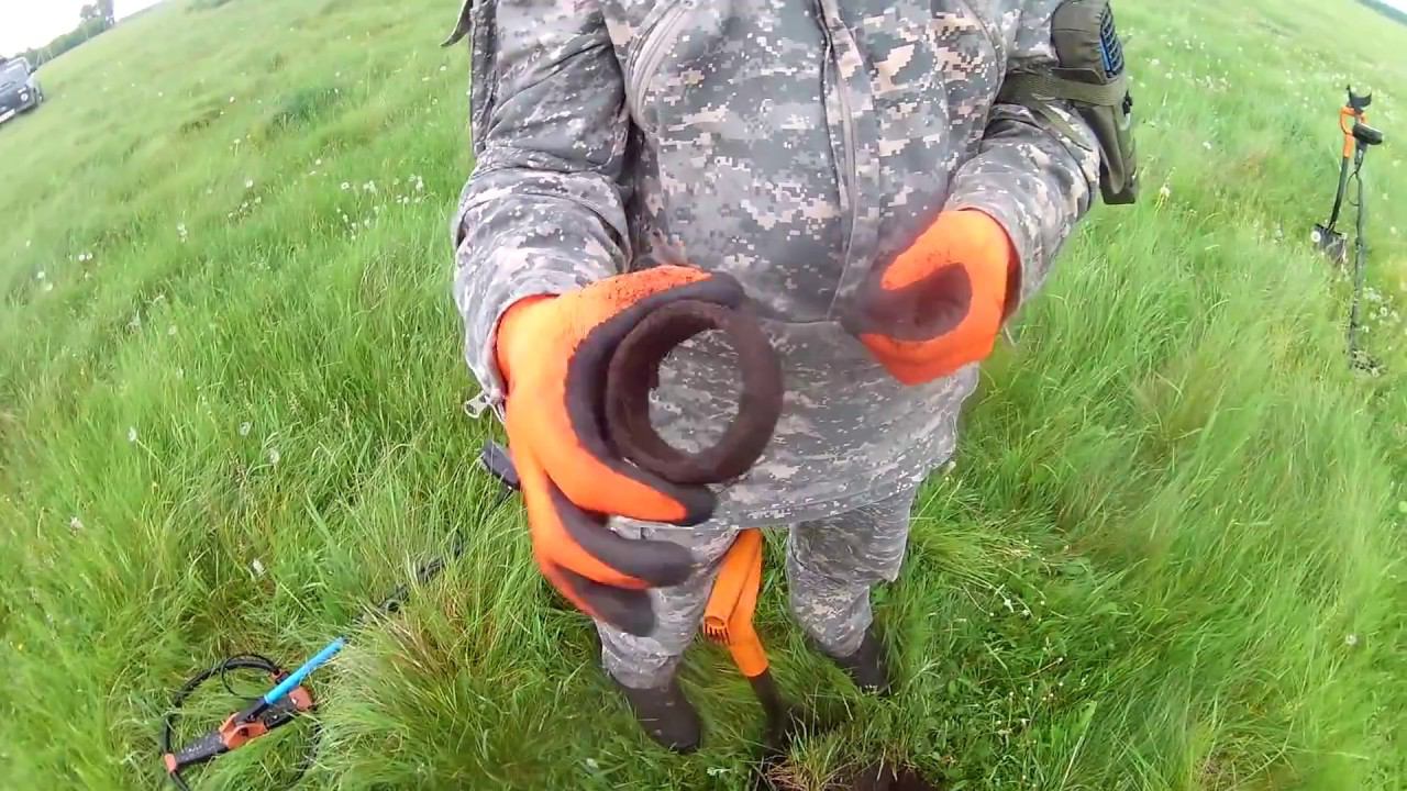 Коп под дождём и десярик на двоих