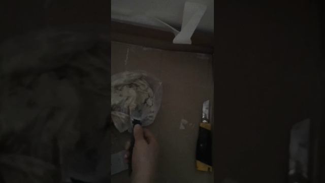 Опустить электрику ниже!