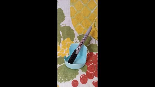 Отличный маркер перманентный Crown «Multi Marker Super Slim» 1 мм, черный, пулевидный.