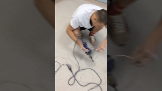 Горячая сварка шва линолеума