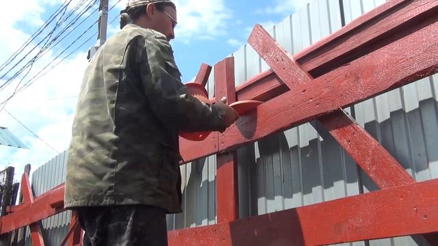 Как сделать вертикальную грядку для клубники на заборе