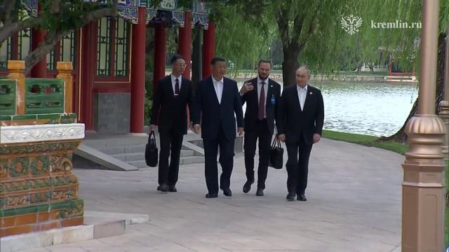 Первый день госвизита Владимира Путина в Китай завершился общением  в резиденции Чжуннаньхай