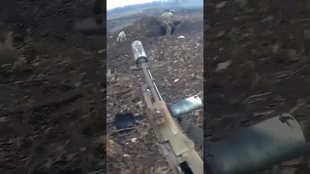 Российские десантники взяли штурмом позиции украинских националистов.