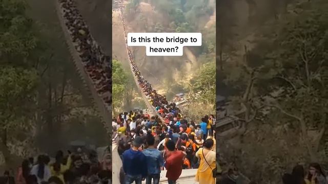 Классический подвесной мост в Непале