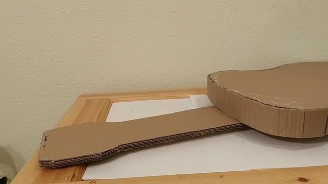 Сделал огромную гитару из картона!