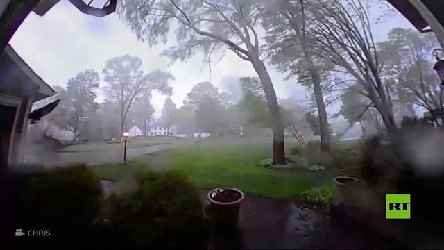كاميرا المراقبة ترصد إعصارا مدمرا في لاية ميشيغان الأمريكية