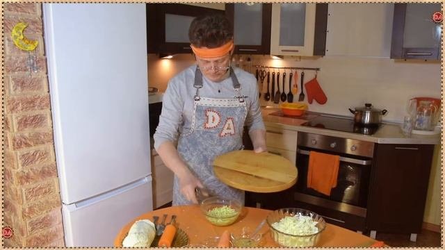 Салат из овощей. Натуральный мёд.