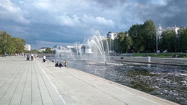 Танцующий фонтан. Екатеринбург #екатеринбург #ебург #достопримечательности #путешествуемпороссии