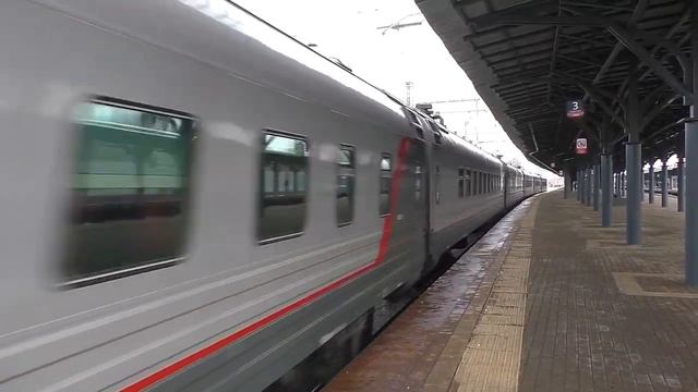 Электровоз ЭП20-071 (ТЧЭ-6) со скорым поездом №063Й/064Й Самара - Санкт-Петербург.