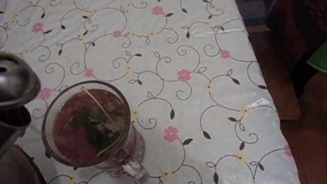 Чай с малиной и листьями - против гриппа.