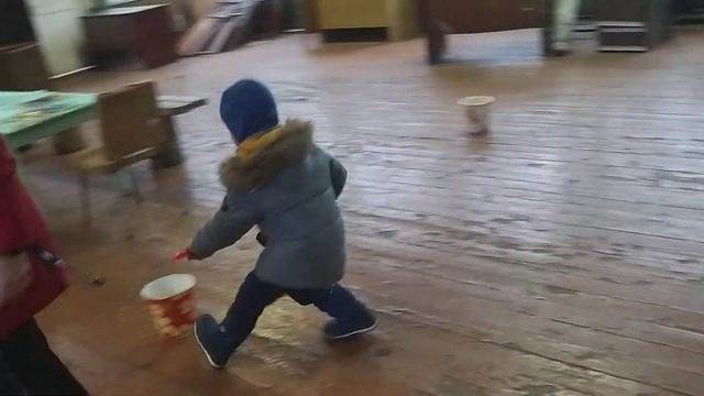 Мальчики - суп, девочки - компот.