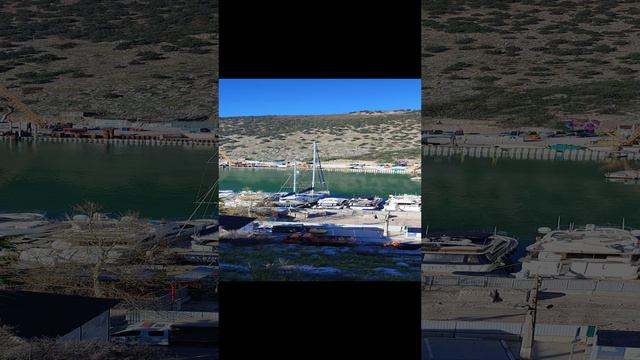 В Балаклавской бухте продолжается строительство яхтенной марины. Шикарная погода. Севастополь, Крым.