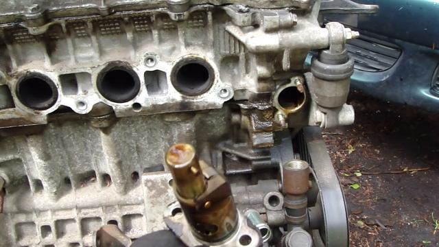 How to notice oil leak in timing chain tensioner area. Toyota VVT-i engine. Years 2000 to 2010.