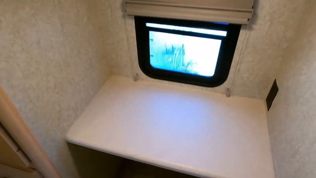 2008 Winnebago Sightseer 26P Small 26.11 ft. Class A , 2 Slides, 30K Miles, Fiberglass Roof, $42,90