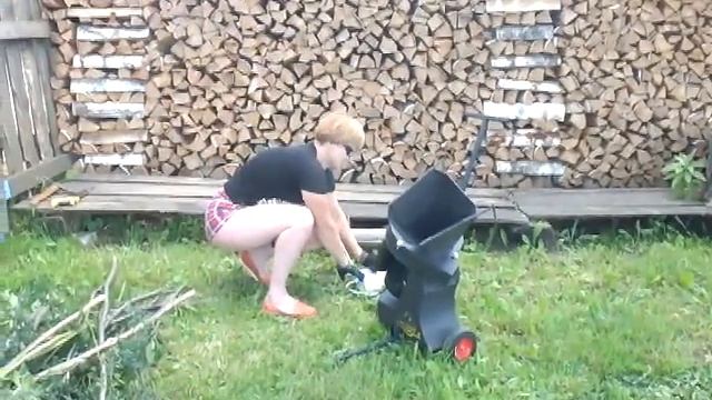 Измельчитель веток и садового мусора "Садовник 300"